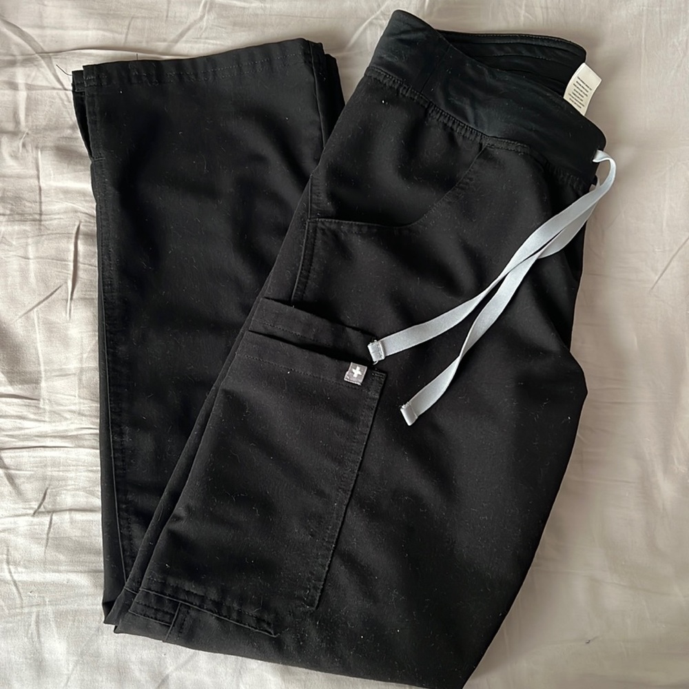 FIGS Kade cargo scrub bottoms - size extra small petite, black